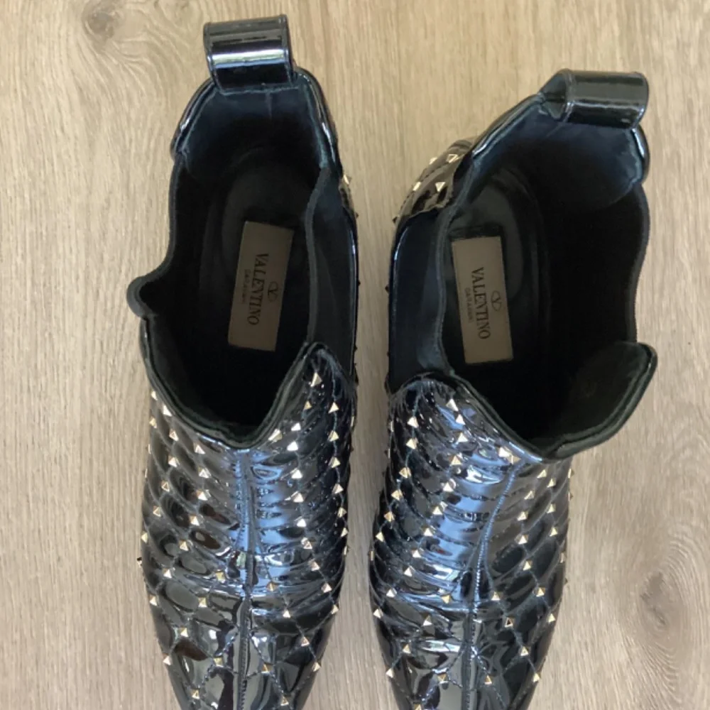 Valentino Rockstud Accents Patent Leather Chelsea Ankle boots 37 7